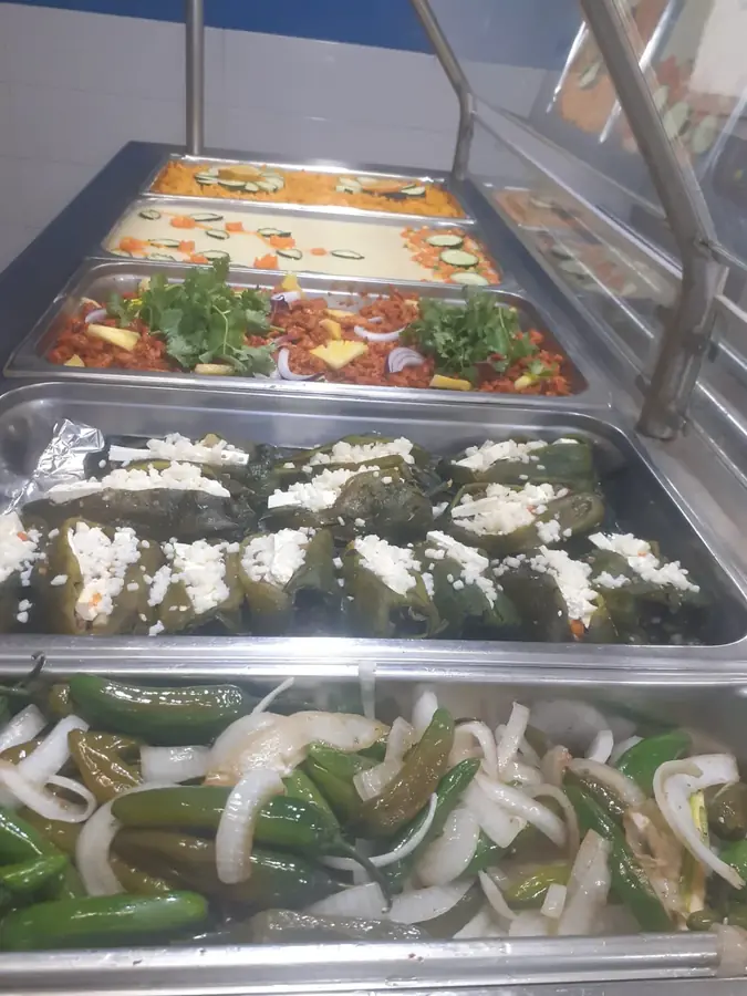 Chiles rellenos con queso y jalapeños